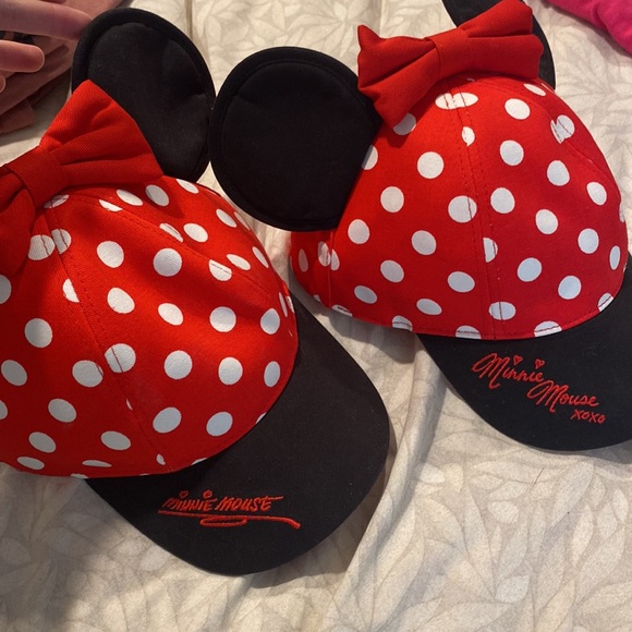 Lot of family DISNEY tees and hats - Picture 6 of 10